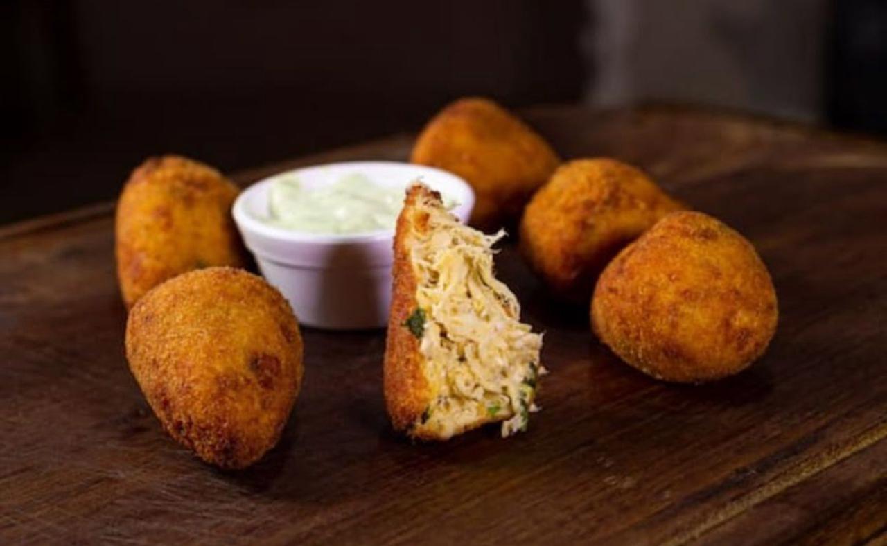 Coxinha Sem Massa de Frango com Requeijão – Receita Fácil, Cremosa e Crocante
